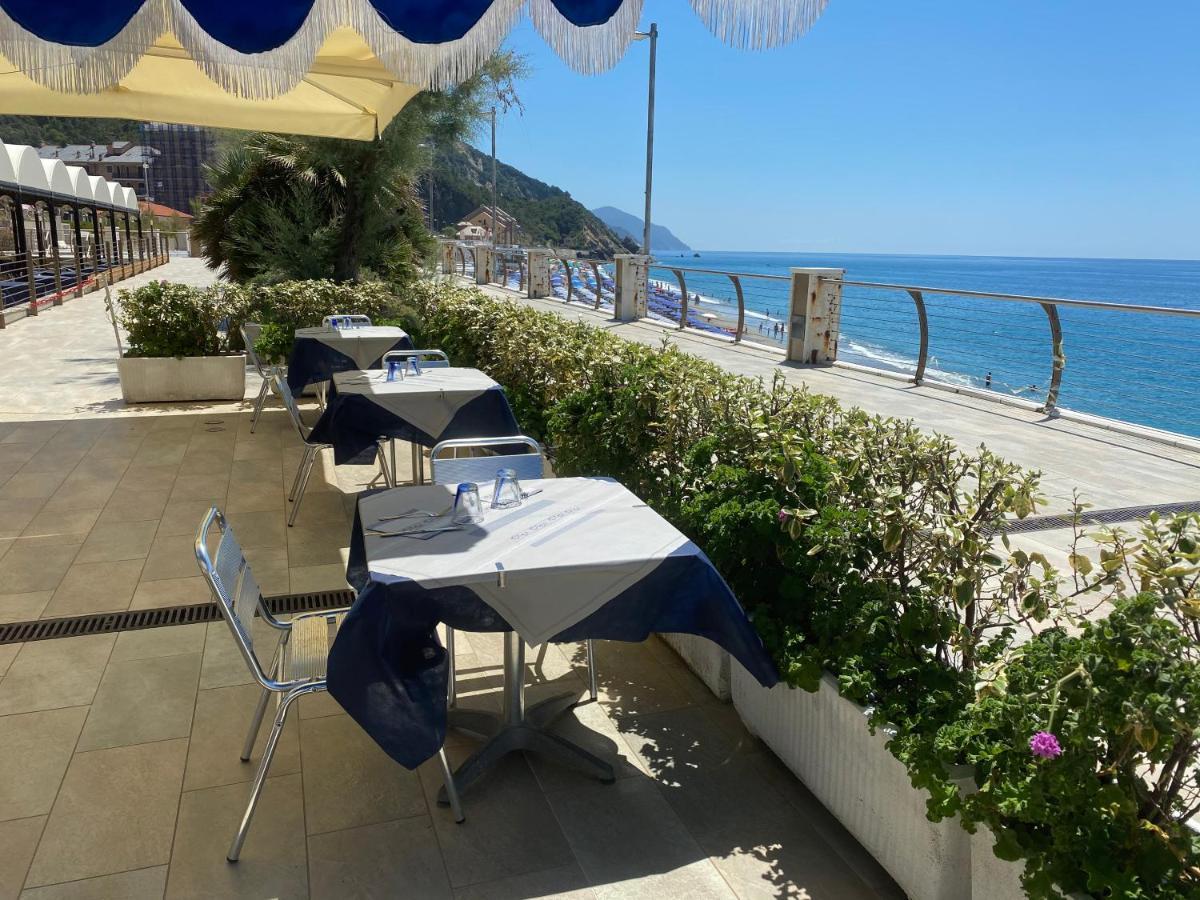 Caravella Hotel Deiva Marina Exterior photo